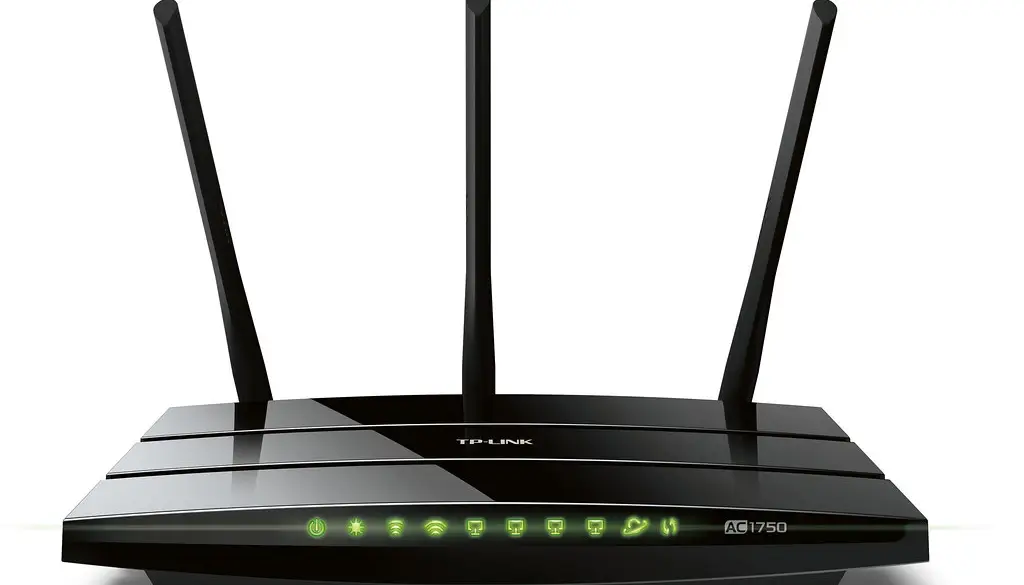 A dual-band Wi-Fi router with antennas and status lights